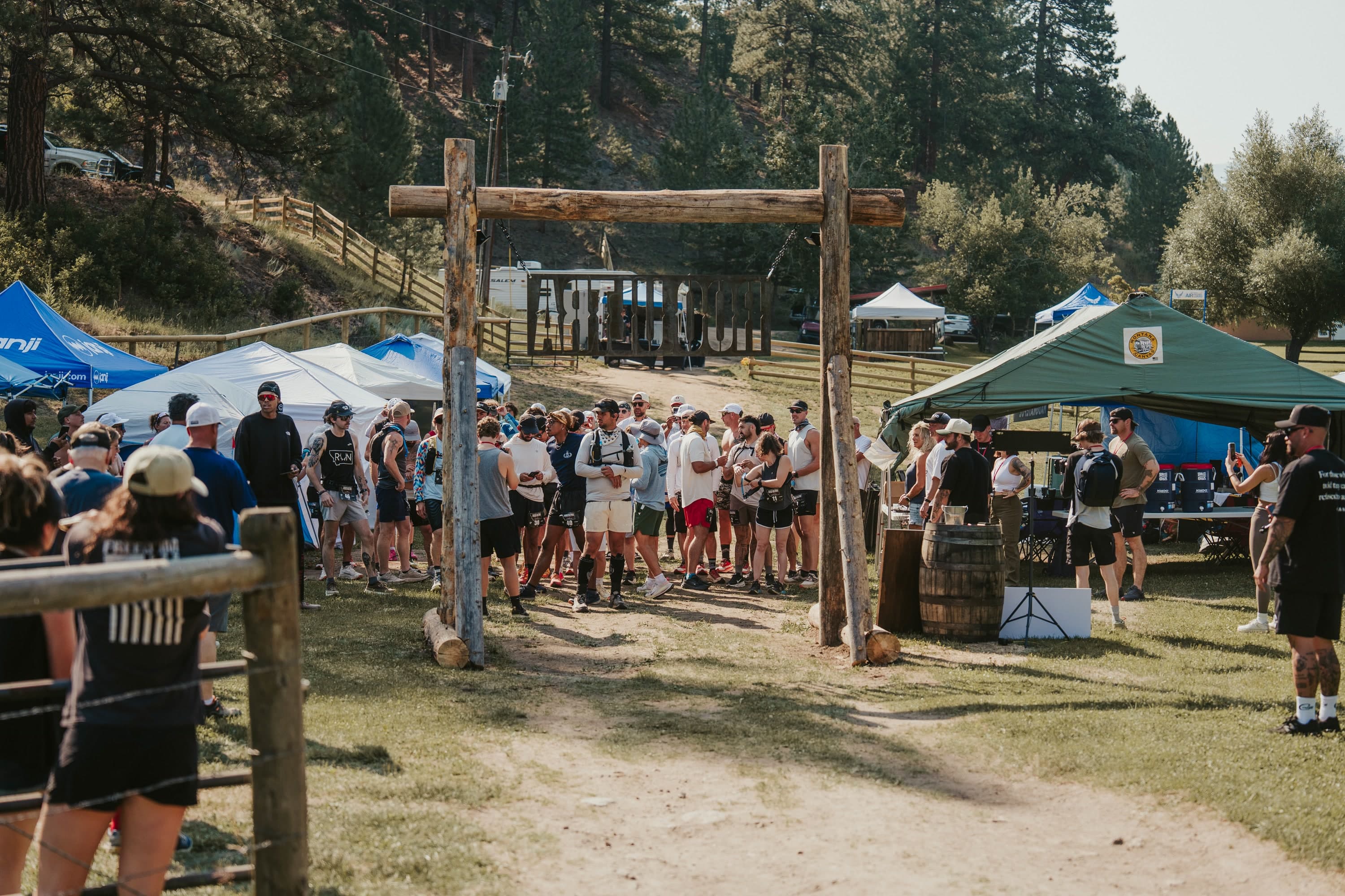 Runners and crews gathered under the log gate at the ROO start on the ranch
